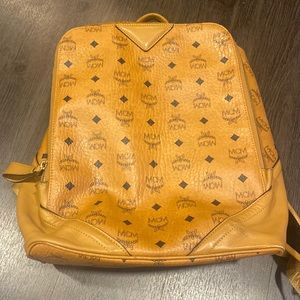 Authentic MCM backpack model T4680 minimum wear and tear ..
